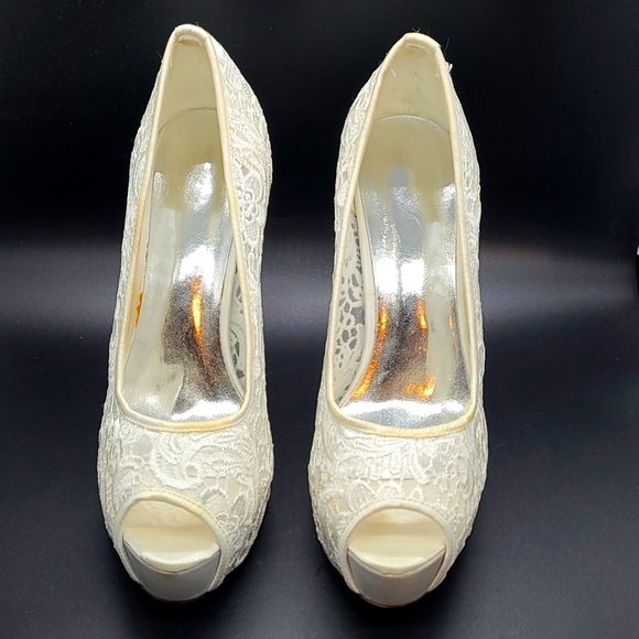 Lacy White Wedding Heels - Picture 1 of 8